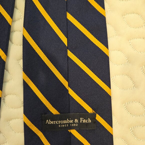 Menswear Tie - Picture 3 of 3